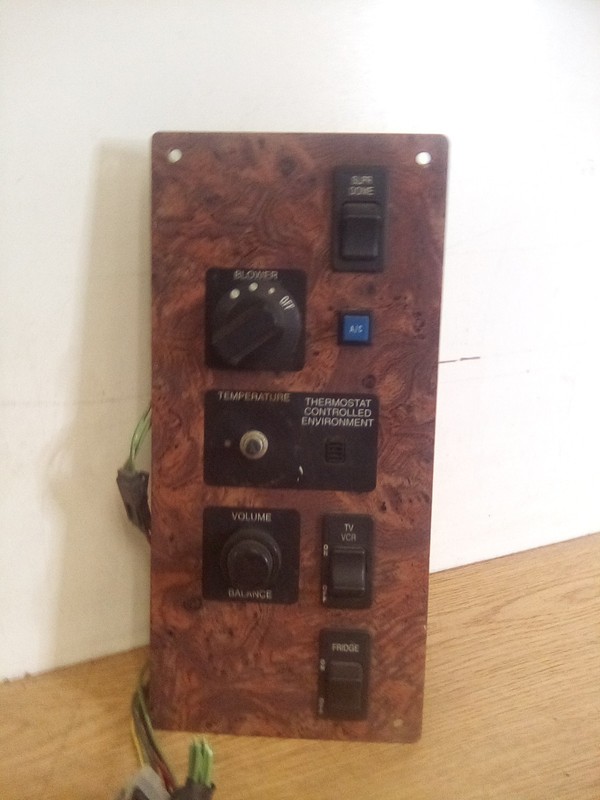 International 9200 Sleeper Control Panel "MISSING A KNOB"