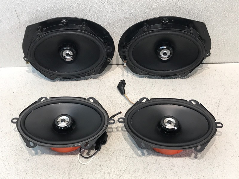 98-11 Lincoln Town Car Left LH Driver Passenger Right Stereo Sound Speaker Set