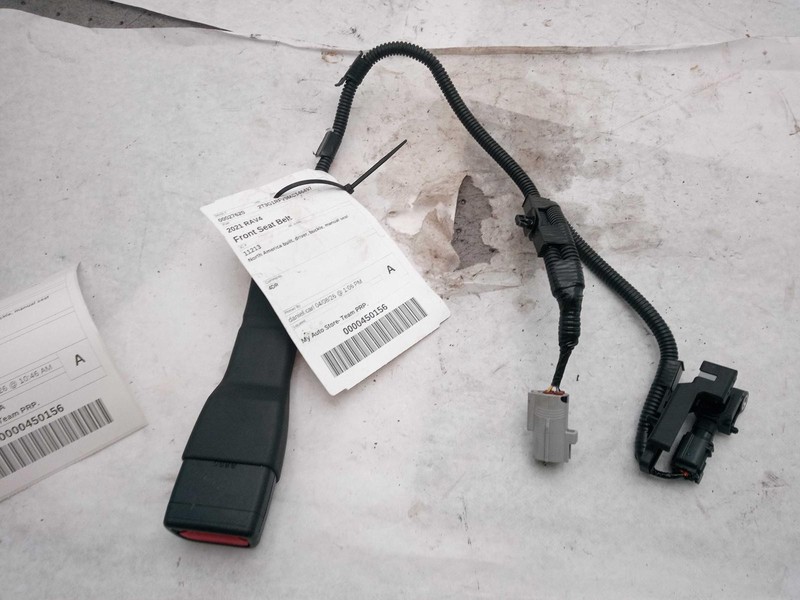 2021 Toyota RAV4 OEM Used Grey Seat Belt Buckle - 85K Miles, 6 Month Warranty