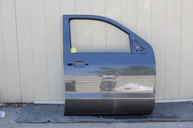 2014-2018 Chevrolet Silverado 1500HD 2500HD Crew Cab Front Right Door Shell Oem
