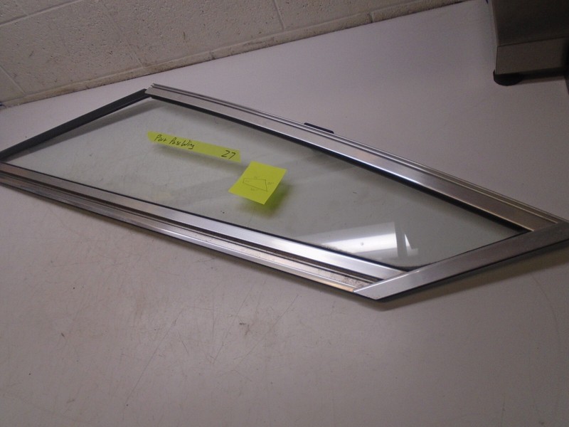 Z7 1995 Celebrity 200 Status Boat Windshield Port Passenger Left Wing