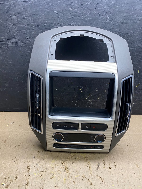2007 - 2010 Ford Edge Heater Climate Control Radio Control Dash Bezel u5548 DG