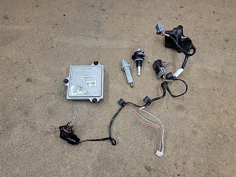 2017 2018 2019 FORD ESCAPE RIGHT RH HALOGEN HEADLIGHT Module Ballast OEM