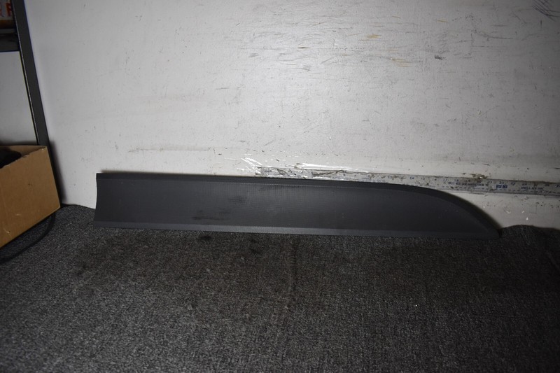 2015-2019 PORSCHE MACAN DOOR MOLDING FRONT RIGHT FACTORY OEM