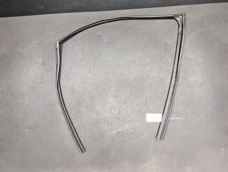 Front Left Door Window Glass Run Chanel 2021 Toyota C-HR 68151-F4010 2018 - 2022