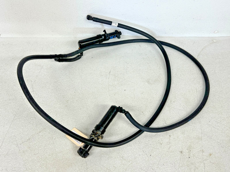 ⭐2009-2012 MERCEDES SL-CLASS HEADLIGHT WASHER FLUID NOZZLE HOSE DUCT OEM LOT2611