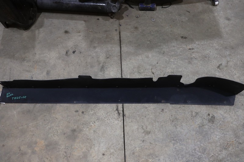 2018-2023 PETERBILT 579 PACCAR REAR RIGHT SPLASH GUARD BRACKET CLOSEOUT OEM