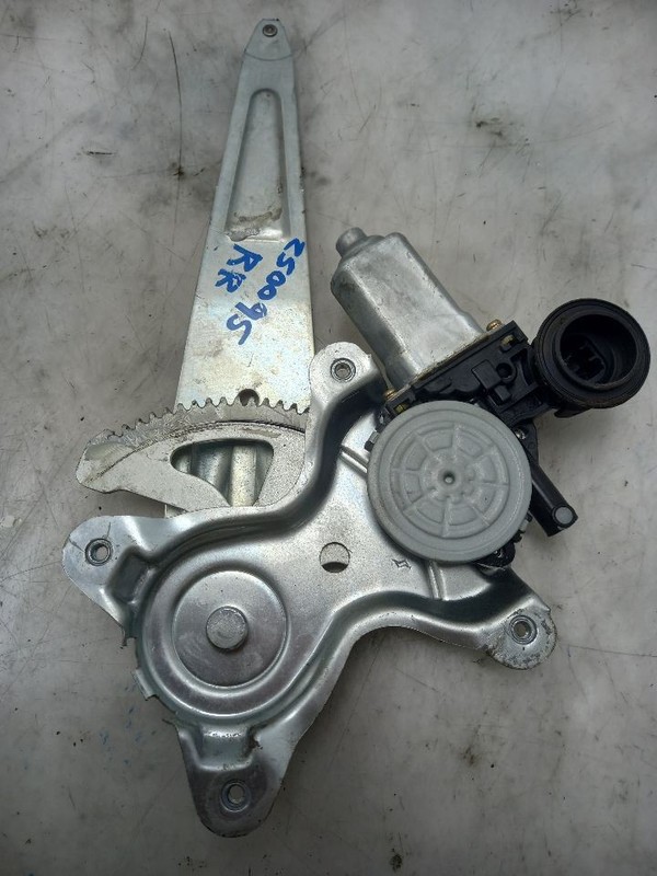 01-05 TOYOTA RAV 4 REAR PASSENGER RIGHT WINDOW REGULATOR
