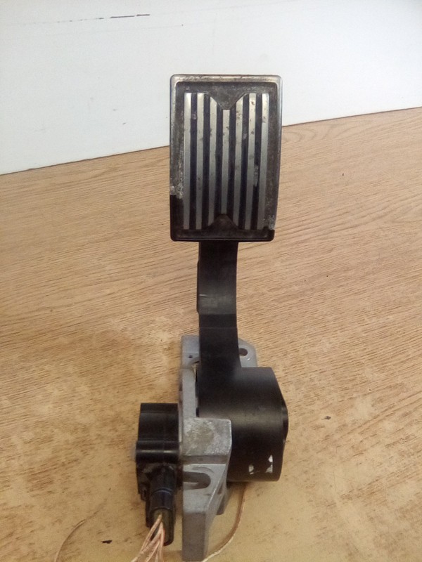 2022 Mack Throttle Pedal 82734051