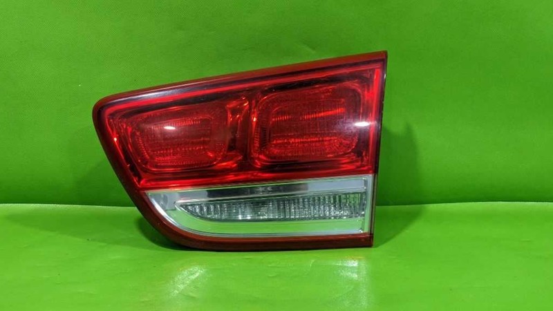 16 17 18 SORENTO PASSENGER RIGHT LID TAILLIGHT LAMP INCANDESCENT OEM 4578-56