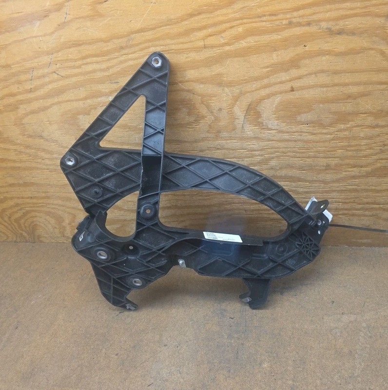 2019-2021 CHEVY SILVERADO 1500 FRONT LH SIDE BUMPER SUPPORT BRACKET FOGLIGHT OEM