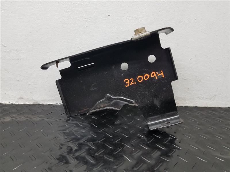 03-07 GMC Sierra Front Right Passenger Bumper Center Brace OEM 15135452