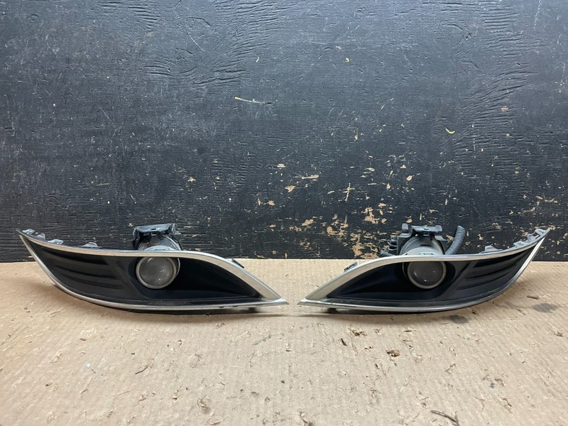 2013 to 2016 Lincoln MKT Left+Right Set Front Fog Light Bezel OEM z3496 DG