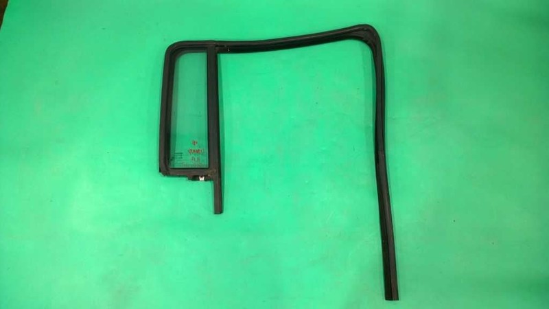 08 09 10 11 12 LIBERTY PASSENGER RIGHT VENT GLASS OEM 3505-28