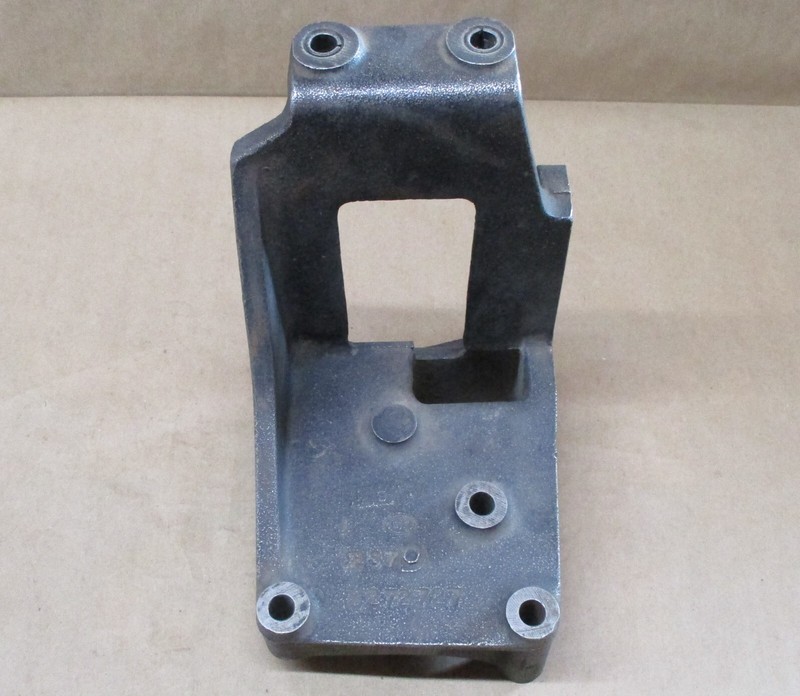 OEM GM CHEVROLET SMALL BLOCK POWER CAST IRON MOUNTING BRACKET 6272727