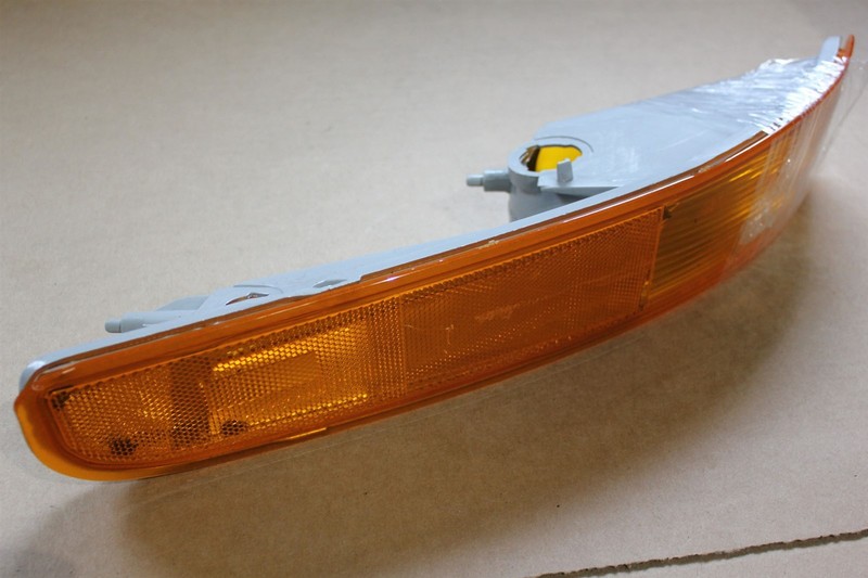 Buick Park Avenue Passenger Side Bumper Turn Signal 16523868 Right OEM Factory