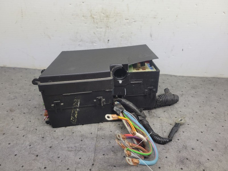 Fuse Box Engine Fits 15-16 MKC 1704904