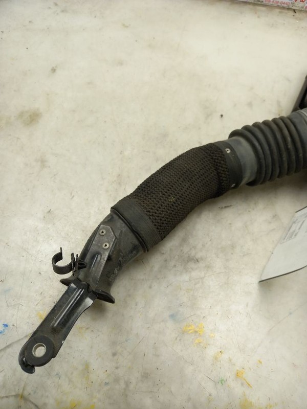 04 TOYOTA RAV 4 2.4L AIR INLET HOSE 17750-28010