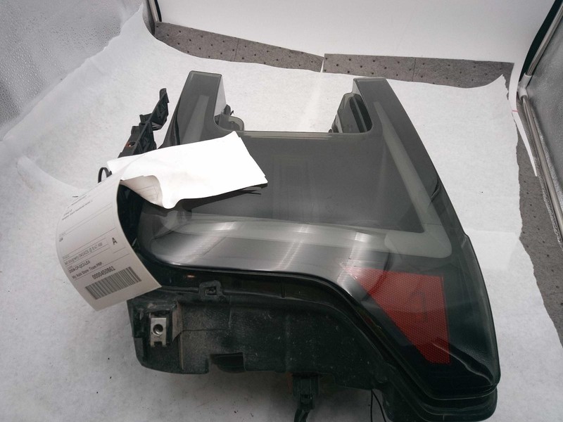 2018 Ford F150 Pickup Left Headlight Assembly Black Halogen 653141 Used