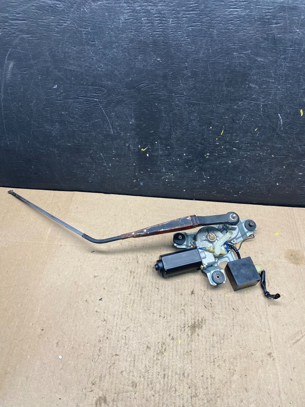 1989-1993 Toyota Celica Rear Windshield Washer Wiper Motor R8408 DG
