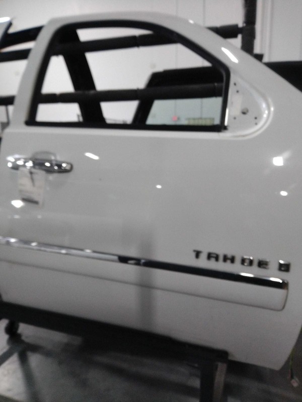 2009 Chevrolet Tahoe Right Door White 305837 Used Small Paint Chip