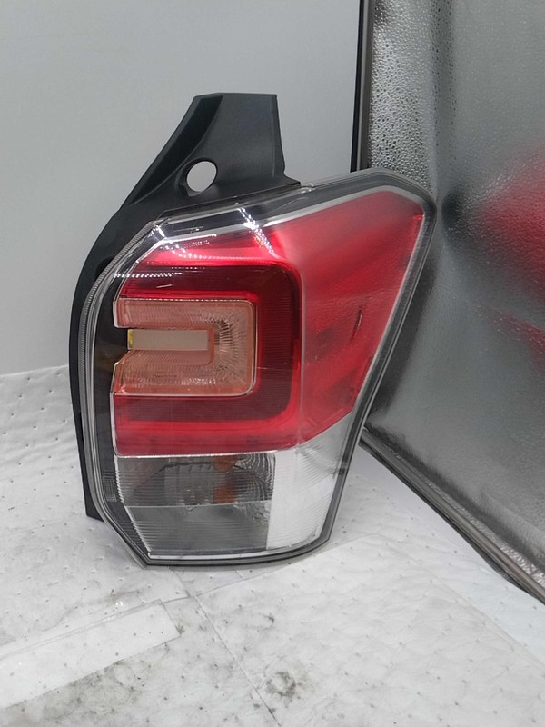 2017 Subaru Forester Right Tail Light Assembly Black Cracked 139K Miles