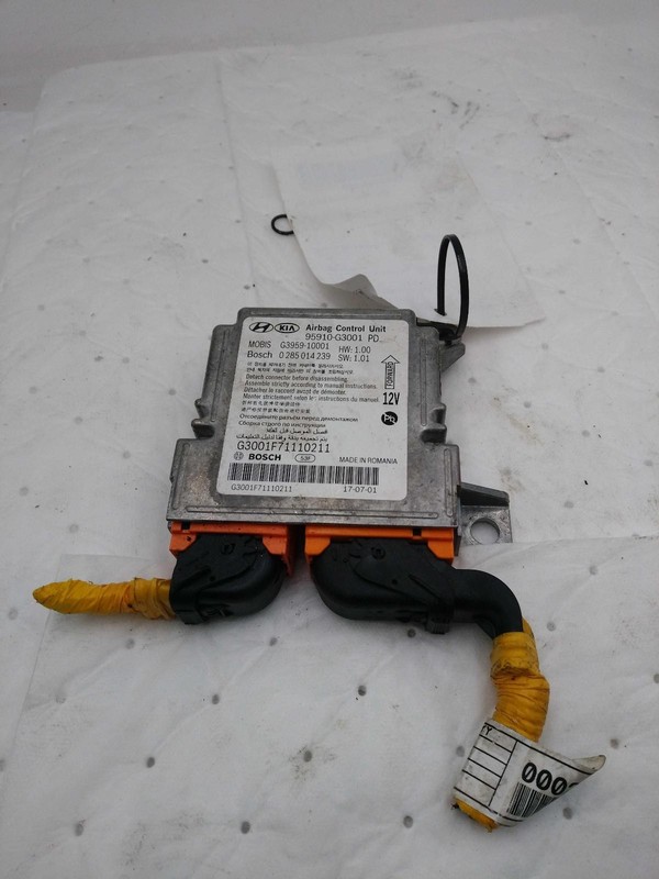 Used Air Bag Module fits: 2018 Hyundai Elantra Air Bag center console Hatchback