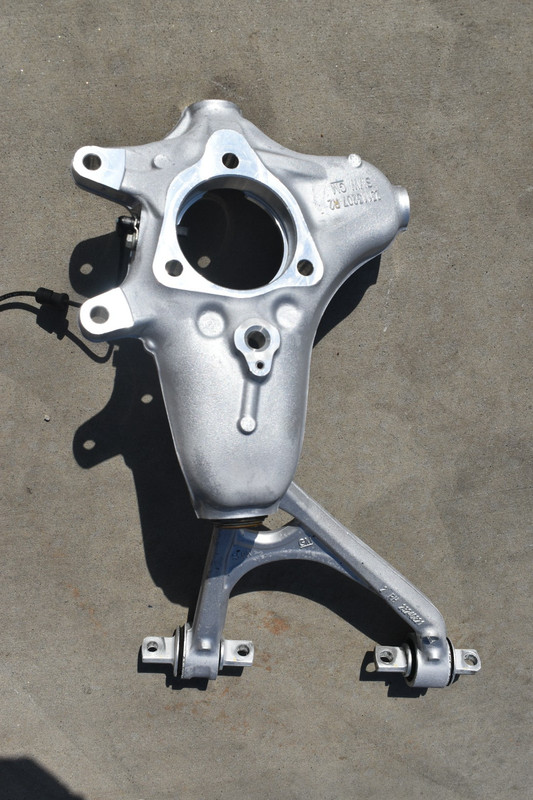 2014-19 CORVETTE RH PASS REAR SPINDLE/UPPER CONTROL ARM 23113206/23240820 USED