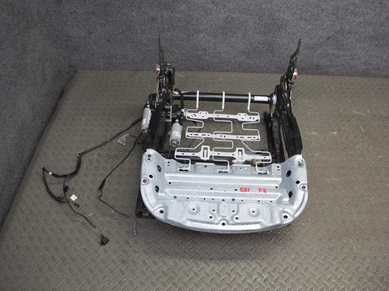 2015-2017 BMW F82 M4 FRONT RIGHT SEAT LOWER FRAME TRACK RAIL W MOTORS
