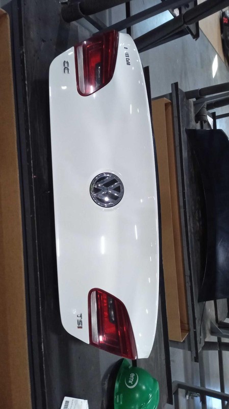 2016 Volkswagen CC White Deck Lid OEM 3C8827025D 117K Miles