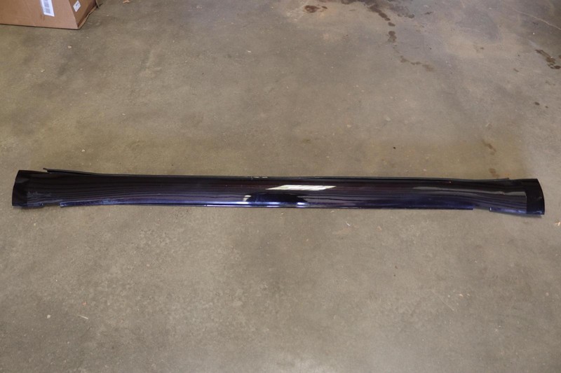 2018-2023 BUICK ENCLAVE RIGHT PASSENGER SIDE ROCKER MOLDING PANEL RED OEM