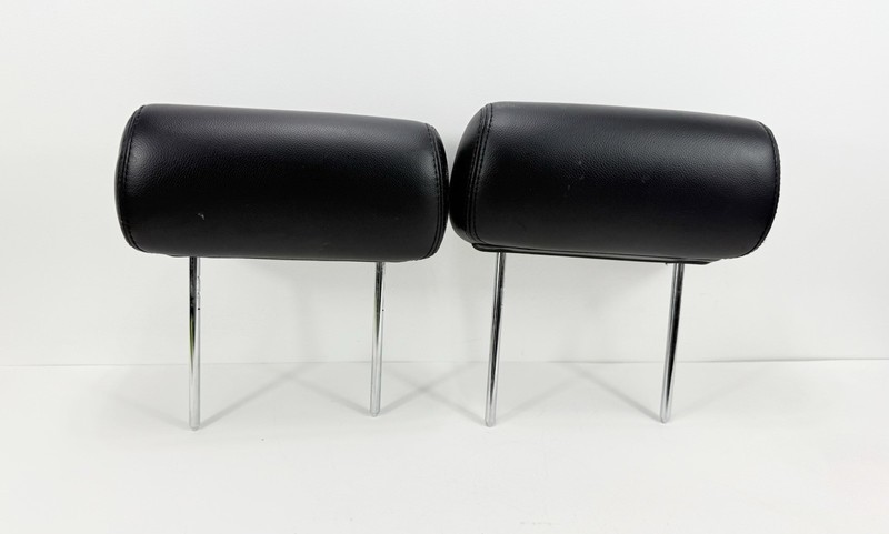 2007-2013 Tahoe Yukon Suburban *Middle 2nd Row Headrests Left Right Pair Blk OEM