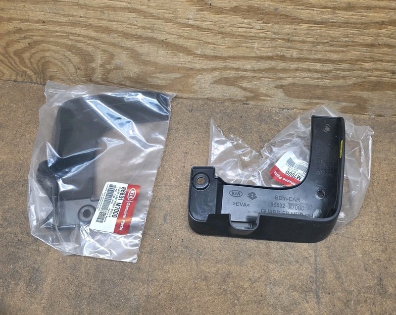 2016 2017 2018 KIA FORTE RH &LH MUD GAURD TRIM OEM PART# 86832M7000 OEM