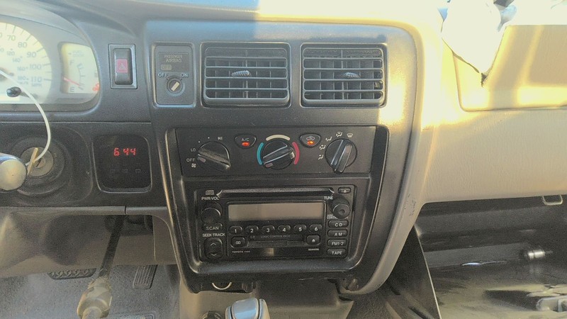 Center dash vent TOYOTA TACOMA 03 02 01