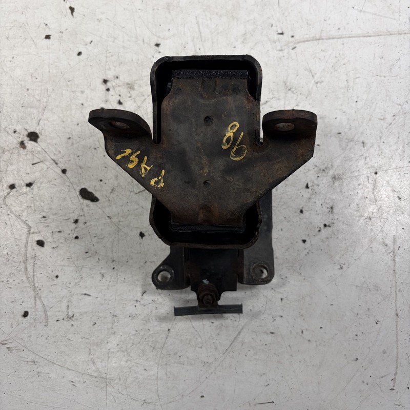 98-02 Honda Passport Isuzu Rodeo Right Engine Mount Bracket 8-97146-072-0 OEM