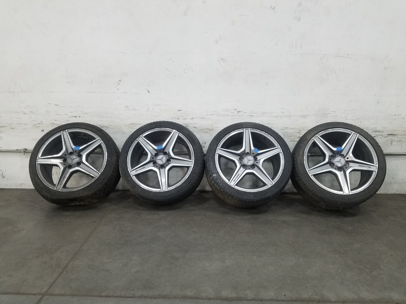 2010 Mercedes AMG C 63 18" Wheel / Tire Set - * #8001