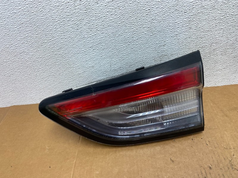 2020 2021 2022 Ford Escape Right Passenger RH Inner Tail Light OEM ae0400 DG