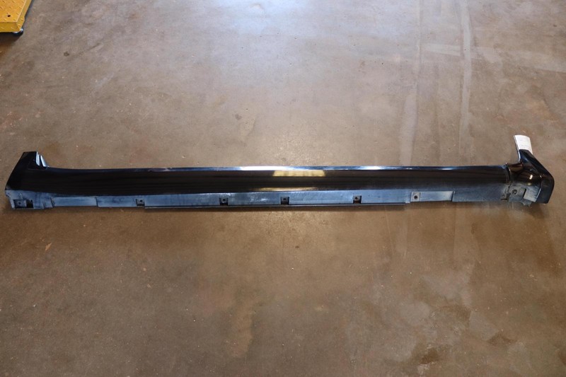 2007 INFINITI G35 SEDAN RIGHT PASSENGER SIDE ROCKER MOLDING PANEL BLACK OEM