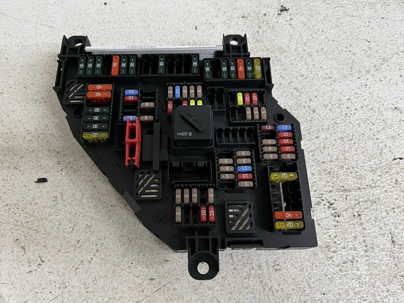 2014 BMW 528i Rear Trunk Power Distribution Fuse Box Relay Junction Panel Relays