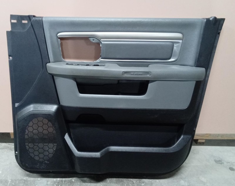 2013-2018 Dodge Ram 1500 2500 Front Interior Door Panel Front Right Side
