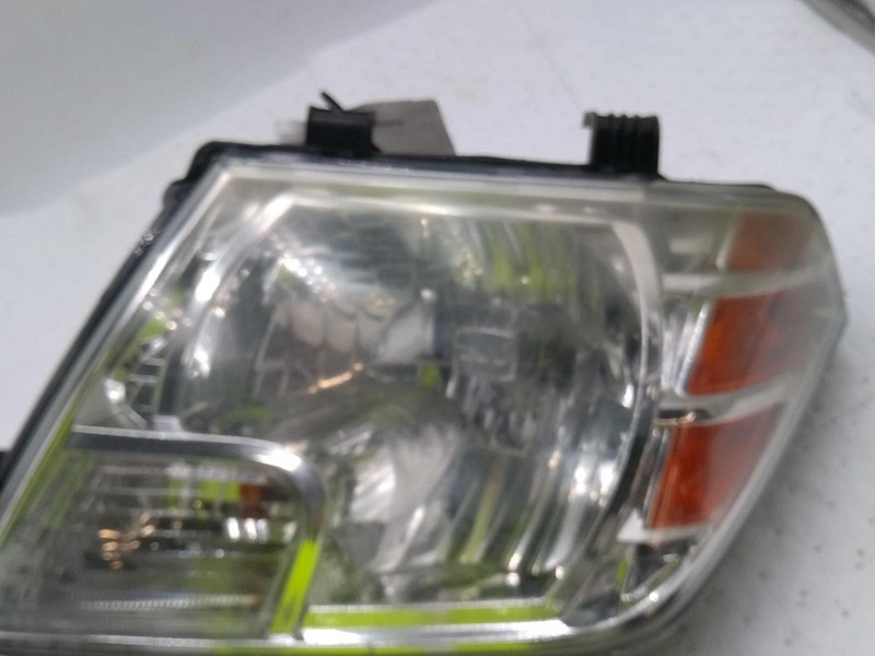 2015 Nissan Frontier Left Headlight Assembly Grey OEM 383824 153K Miles