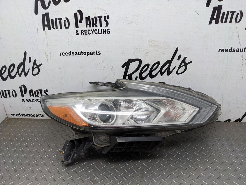 Passenger Headlight Sedan Halogen Chrome Housing Fits 16-18 ALTIMA 1156244