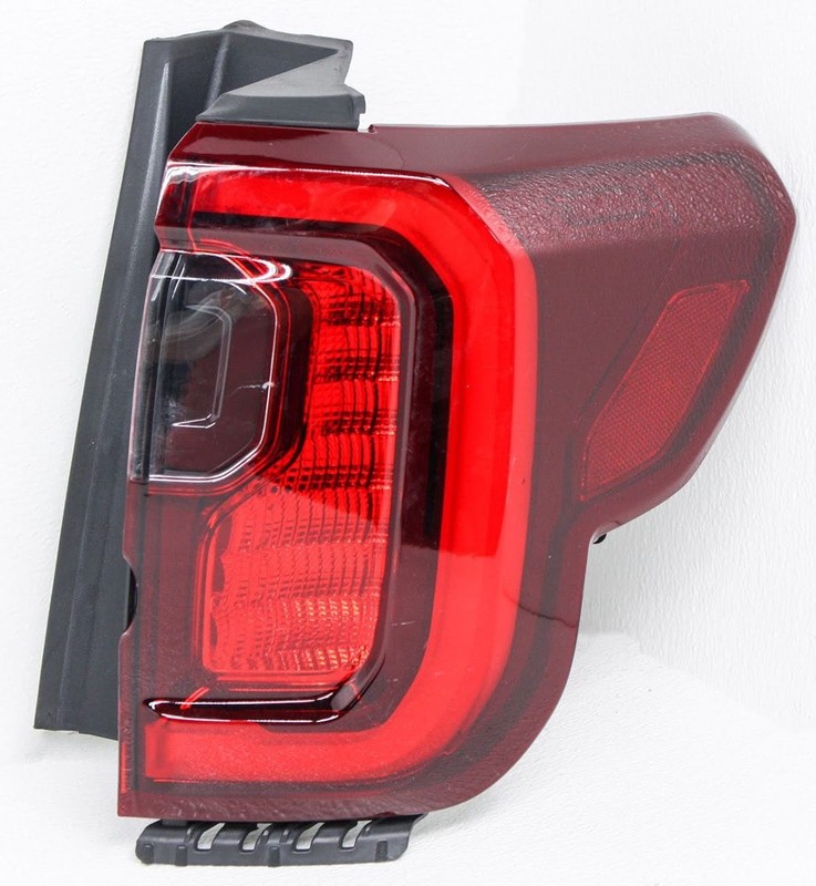 OEM GMC Acadia AT4 Right Passenger Side LED Tail Lamp 84746546 Lens Chip