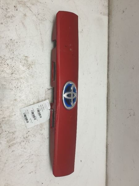 12-14 TOYOTA PRIUS V RED REAR TAIL FINISH PANEL