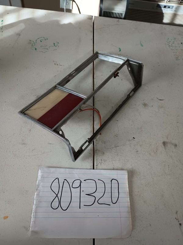 79-82Buick ELECTRA COURTESY TAIL LIGHTHOUSING BEZEL TRIM 20206254 LH