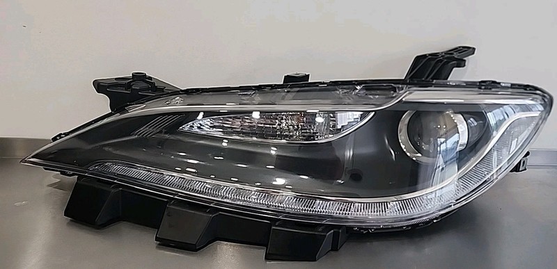 2015 2016 2017 Chrysler 200 Left Xenon Headlight Used OEM 68285844AA LH SEDAN