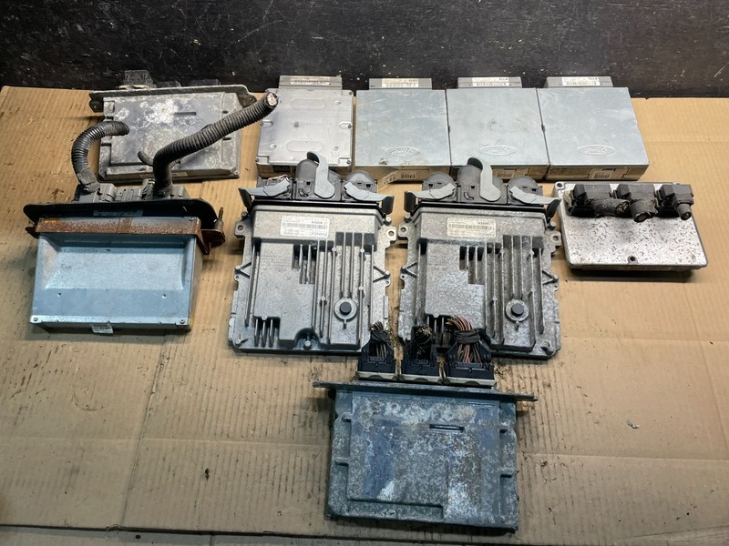 Mix of 10 Ford ECM Engine Computer Module X8852