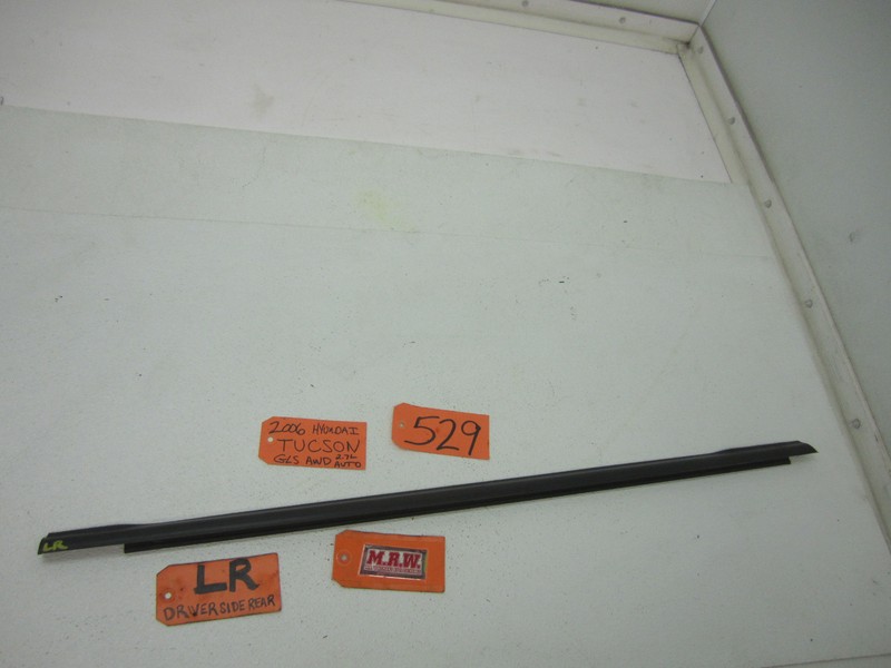 DOOR MOLDING DOOR GLASS RUBBER SEAL LEFT DRIVER BACK REAR LR L for TUCSON 05-09