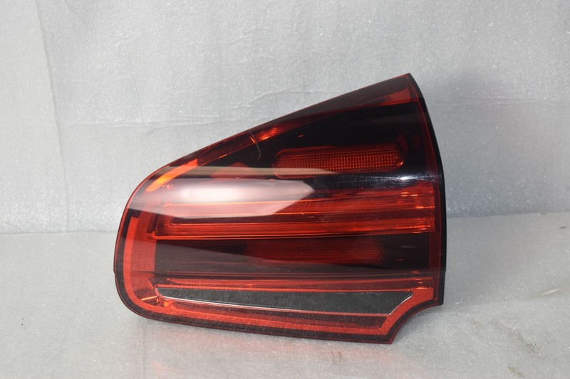 2015-2018 PORSCHE CAYENNE 958 PASSENGER RIGHT SIDE INNER TAIL LIGHT TAILLIGHT