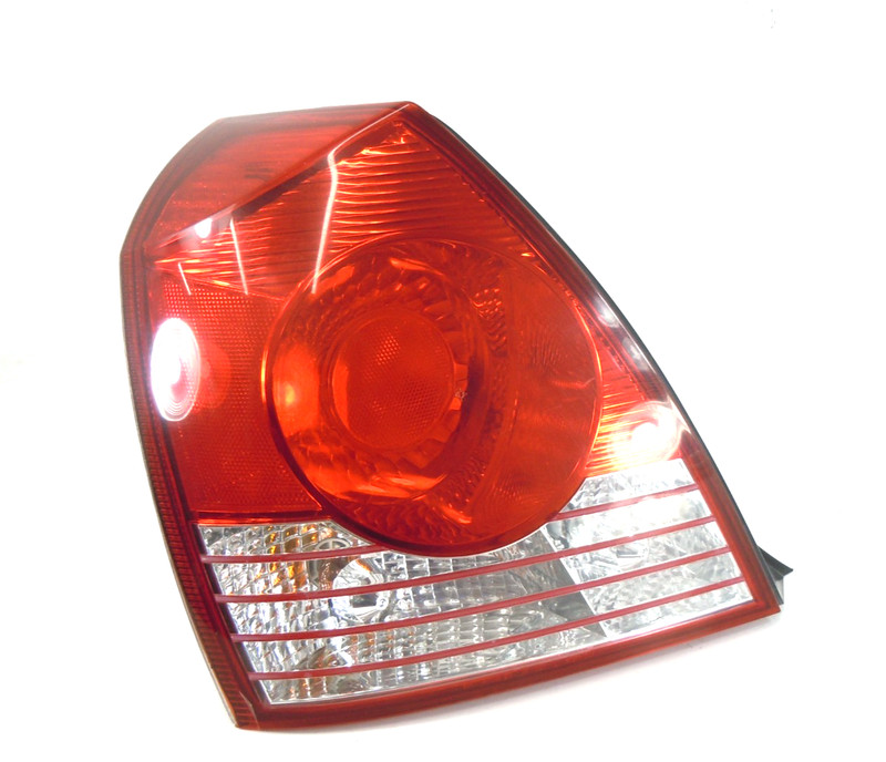 2004-2006 Hyundai Elantra Sedan Quarter Panel Mounted Tail Light Driver Left OEM
